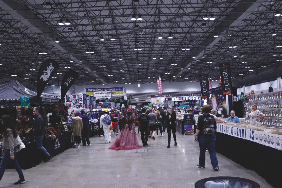People in Aisle Comicon 2.JPG (1)